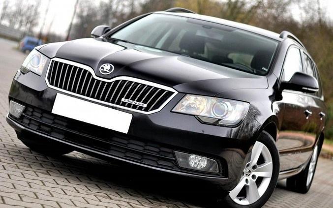 Skoda Superb cena 32900 przebieg: 262000, rok produkcji 2014 z Września małe 562